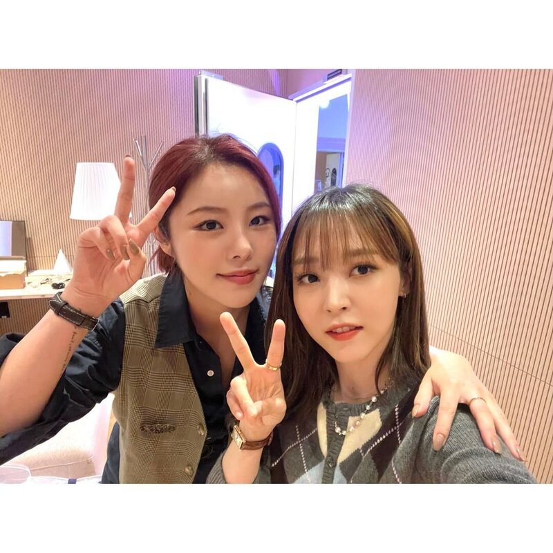 210915 Whee In Staff Instagram Update with Moon Byul documents 2