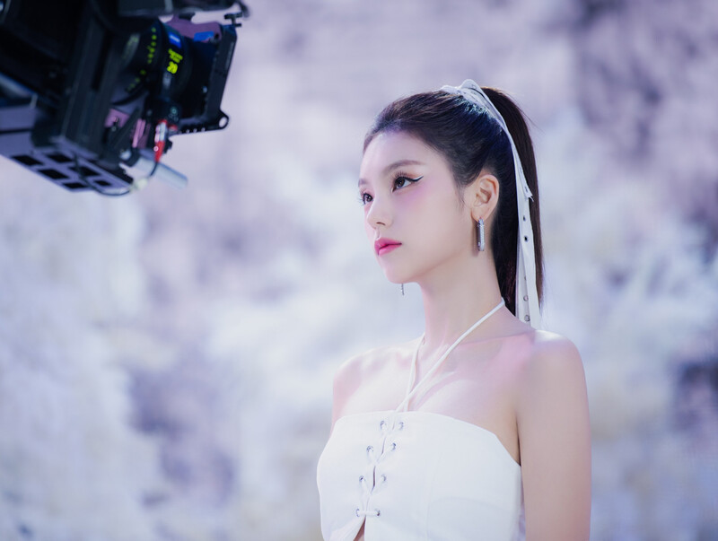 221201 JYP Naver Post - ITZY 'Cheshire' MV Behind documents 1