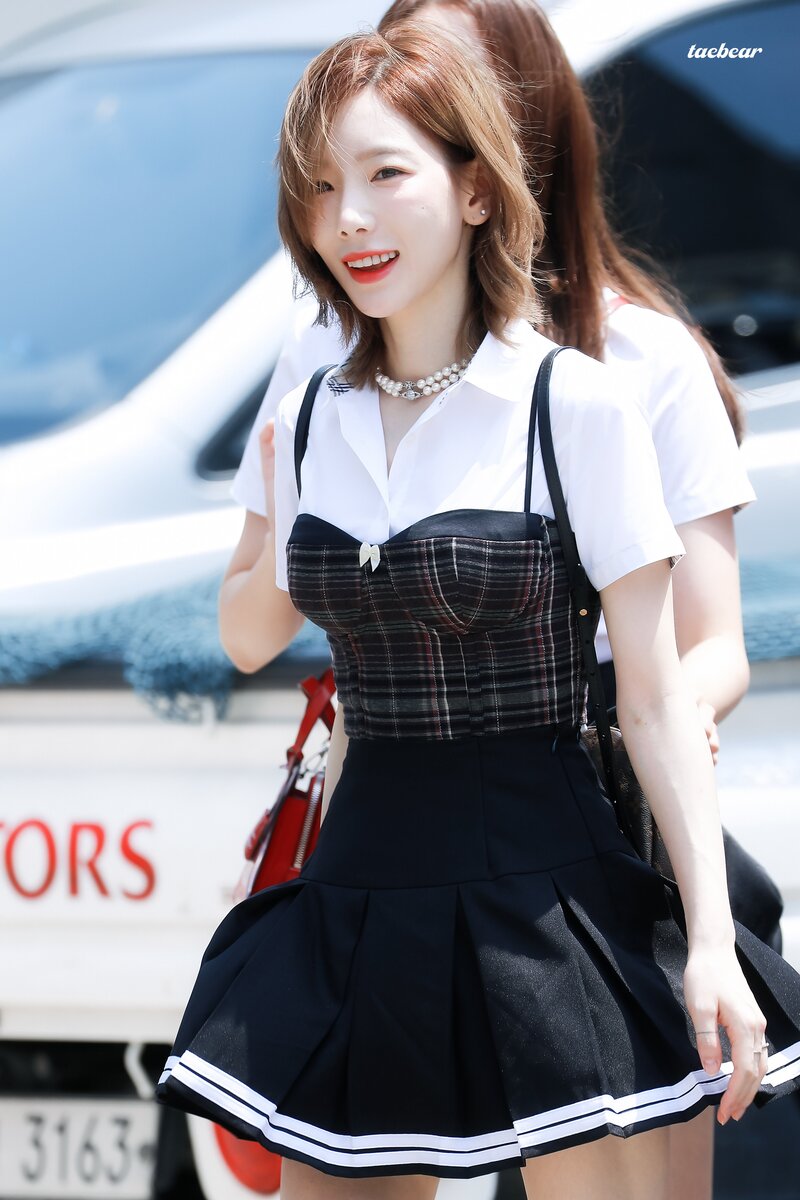 220728 SNSD Taeyeon - 'Knowing Bros' Filming documents 6