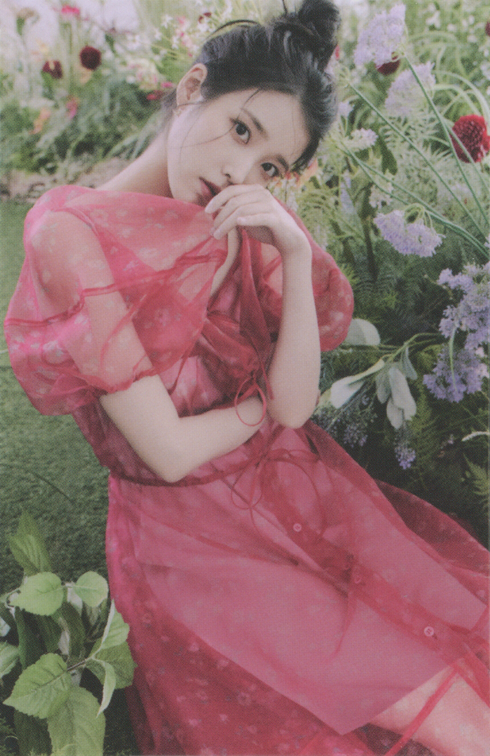 IU 2023 Season's Greetings (Scans) | kpopping