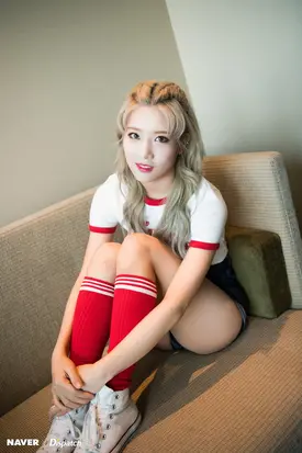 LOONA Kim Lip Debut Mini Album "+ +" Promotion Naver x Dispatch