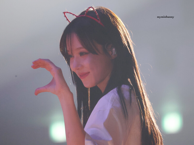 230225 aespa Winter - 1st Concert 'SYNK : HYPER LINE' at Seoul Day 1 documents 11