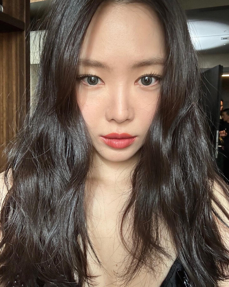 230302 Son Naeun Instagram Update documents 2