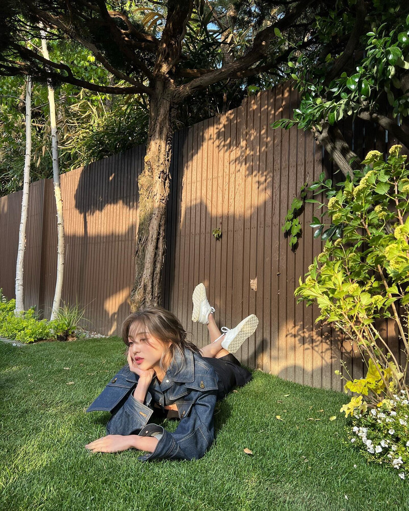 230810 - JIHYO Instagram Update documents 6