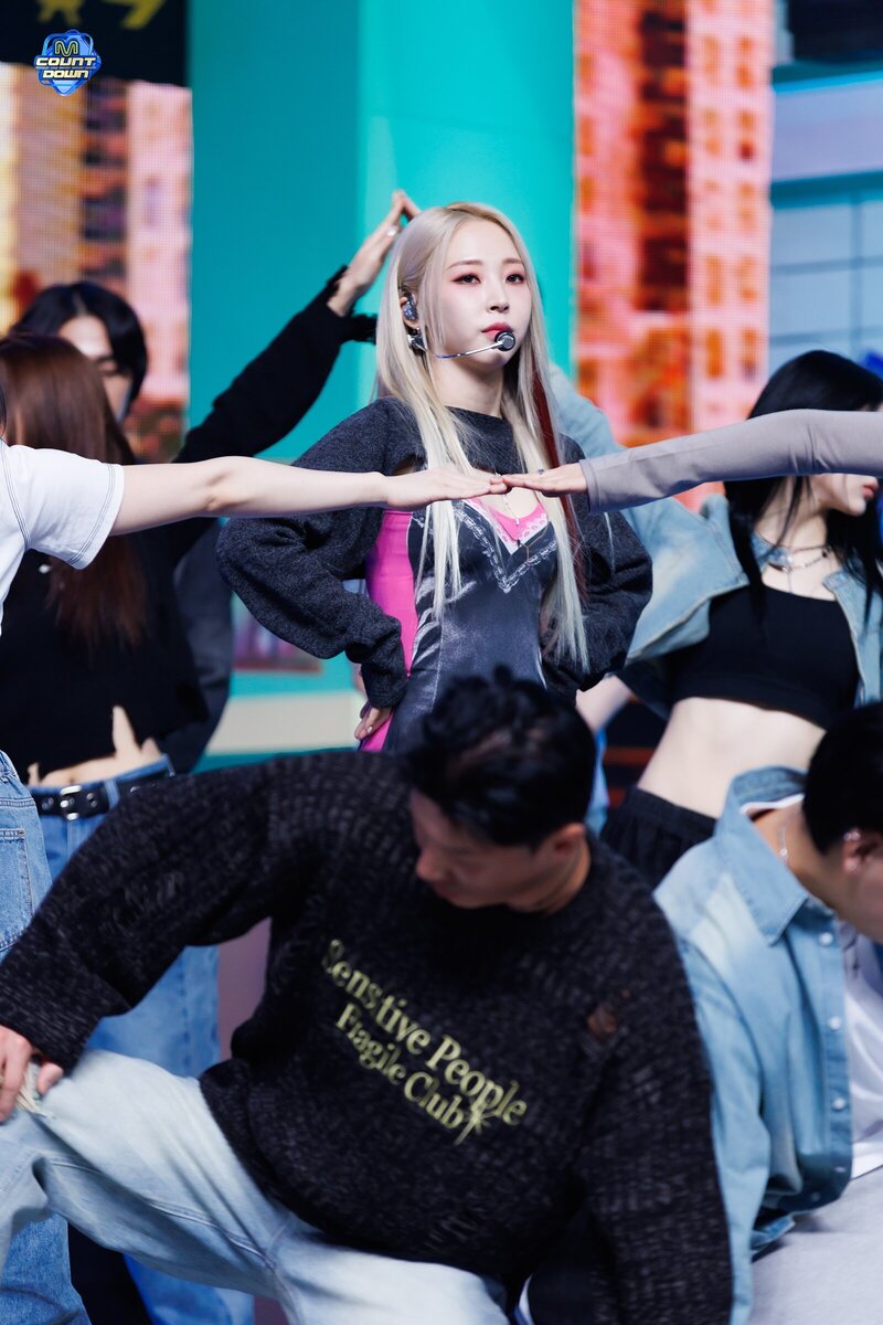 240208 Moon Byul - 'TOUCHIN&MOVIN' at M Countdown documents 17
