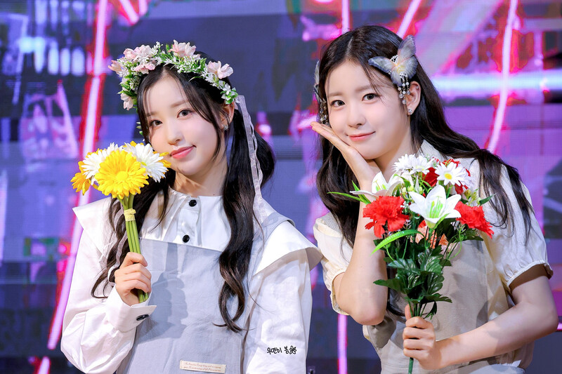 240914 WOOAH - WOOYEON & SORA at fansign event documents 1