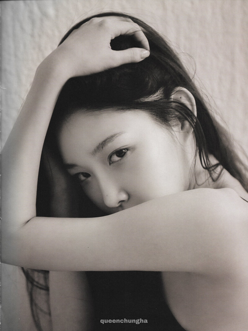 Chungha 'Bare & Rare' Photobook Scans documents 11