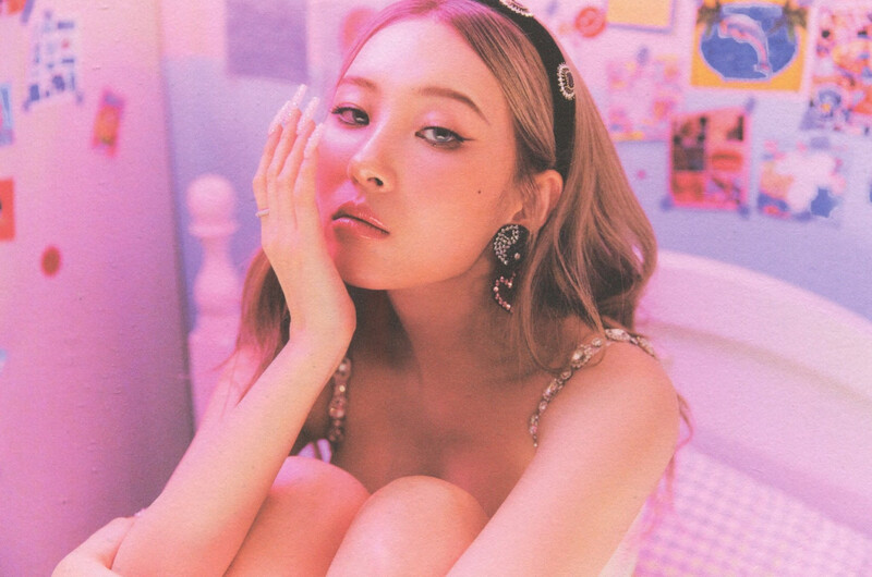 Sunmi - "1/6" Photobook documents 11