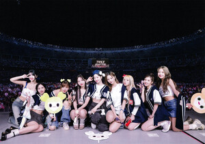 240717 TWICE - [SCAN] TWICE 5TH WORLD TOUR 'READY TO BE' in JAPAN DVD ONCE JAPAN Benefits "Postcard"