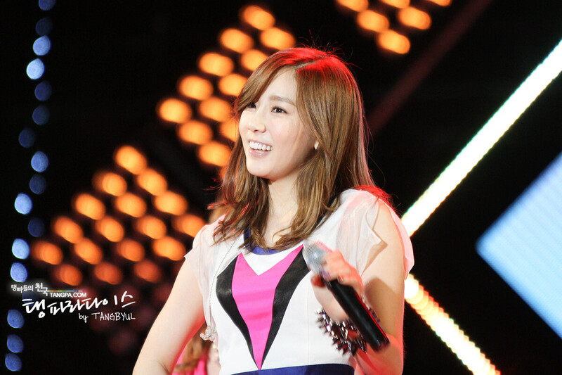 121015 Girls' Generation Taeyeon at Yeosu Expo documents 26