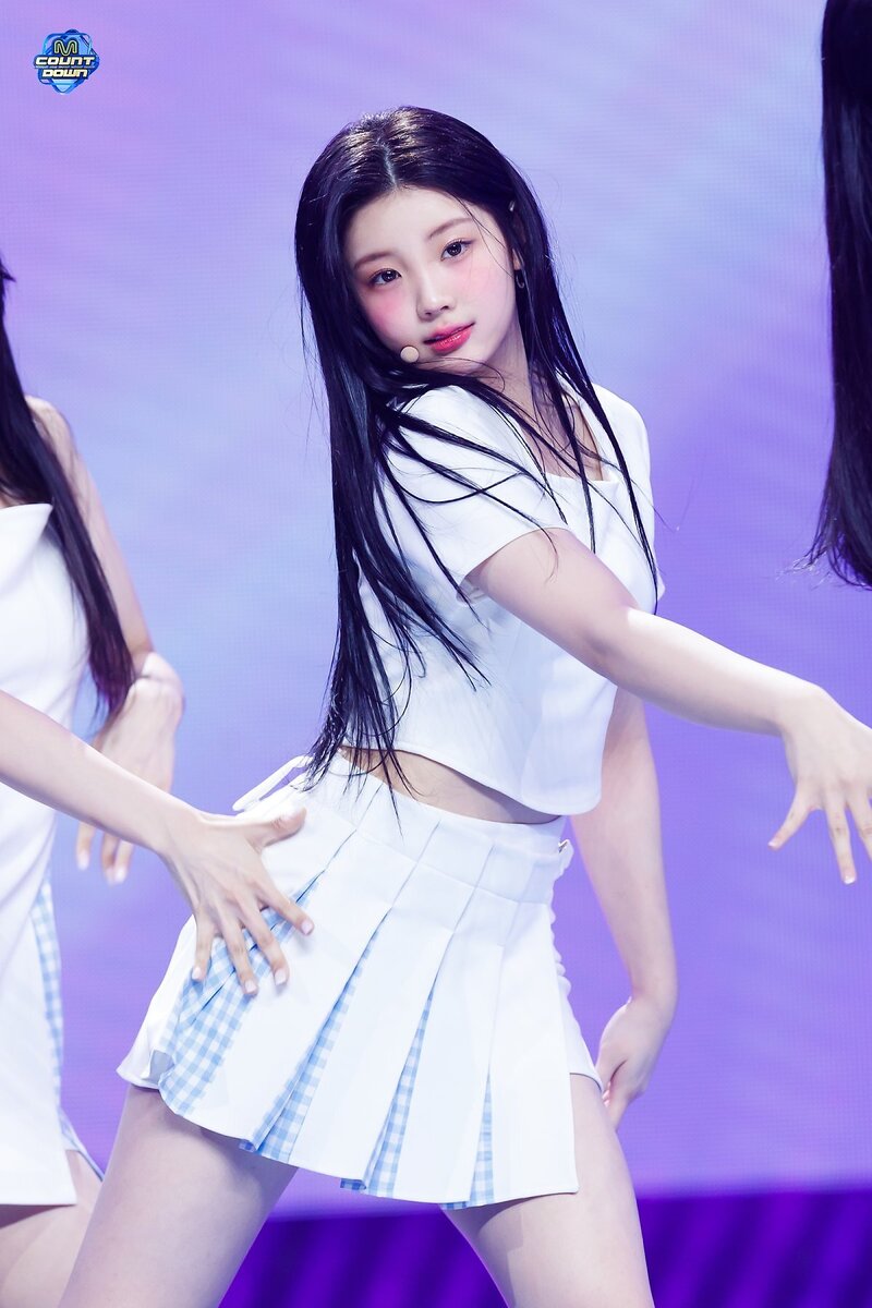 240411 ILLIT Wonhee - 'Magnetic' at M Countdown documents 6