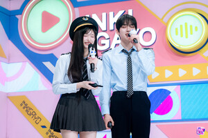 241006 IVE Leeseo at SBS Inkigayo with Moon Seong Hyun