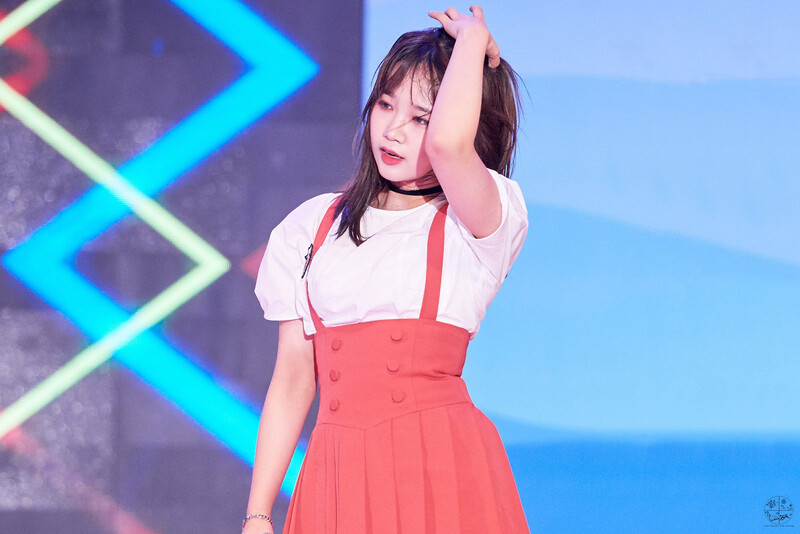 180728 Weki Meki Yoojung at Bonghwa Sweetfish Festival documents 6