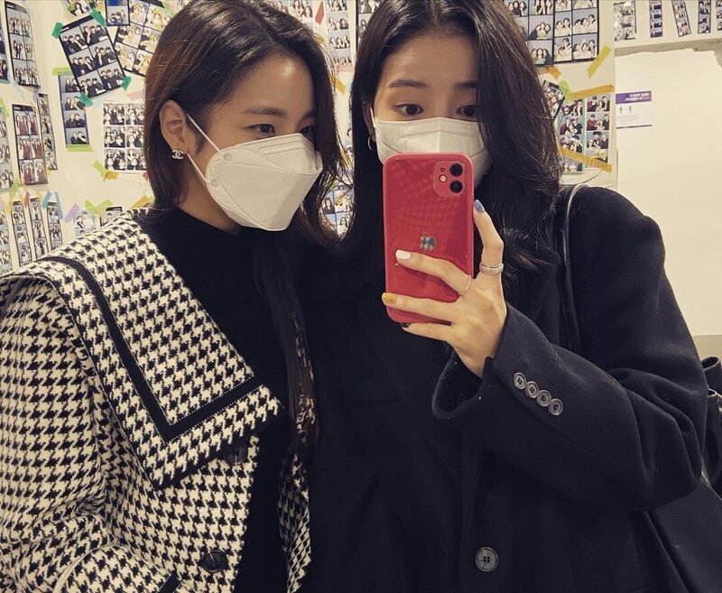 211122 Yoonseo Instagram Update with Suhyeon documents 5