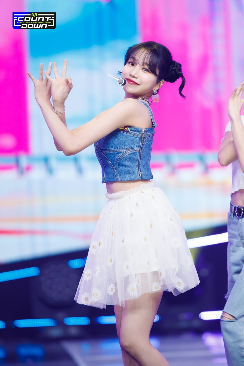 220616 JO YURI - 'Love Shh! ('러브 쉿!)' at M COUNTDOWN documents 15