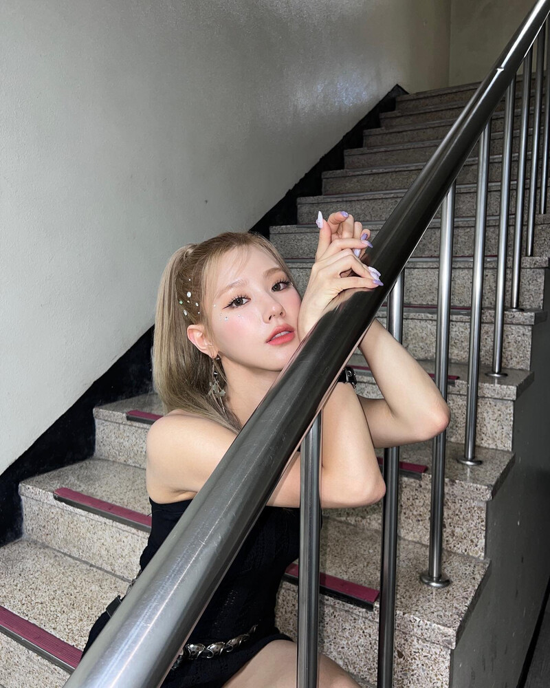 220624 (G)I-DLE Miyeon Instagram Update documents 4