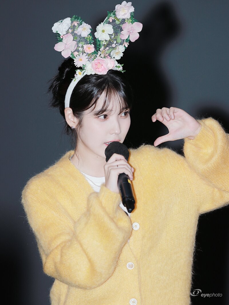 231013 IU - 'The Golden Hour' Movie Stage Greeting documents 6