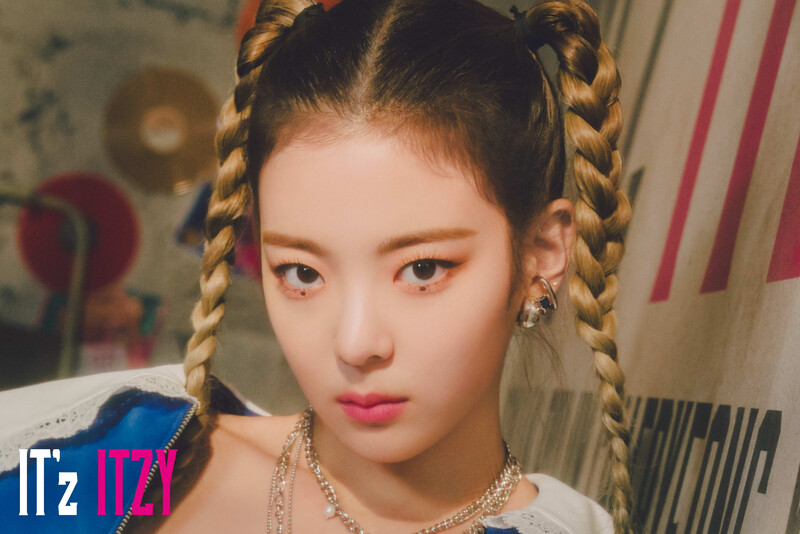 ITZY Japan Debut Album『IT'z ITZY』Concept Teasers documents 5