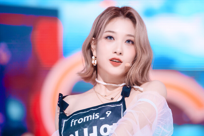 220123 fromis_9 Seoyeon - 'DM' at Inkigayo documents 14