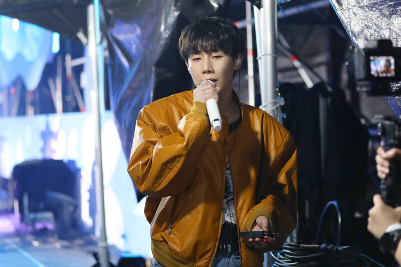 240528 - Naver - Beautiful Mint Life Sungkyu Behind Photos documents 3