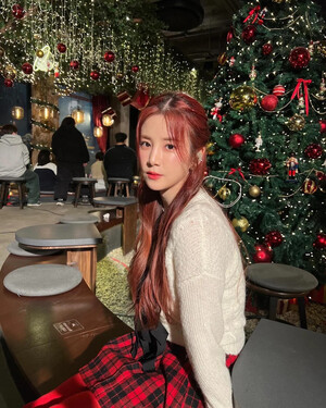 231219 Apink CHORONG instagram update