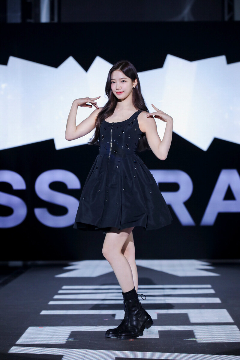 220502 LE SSERAFIM's Kazuha at 'Fearless' Debut Media Showcase documents 18