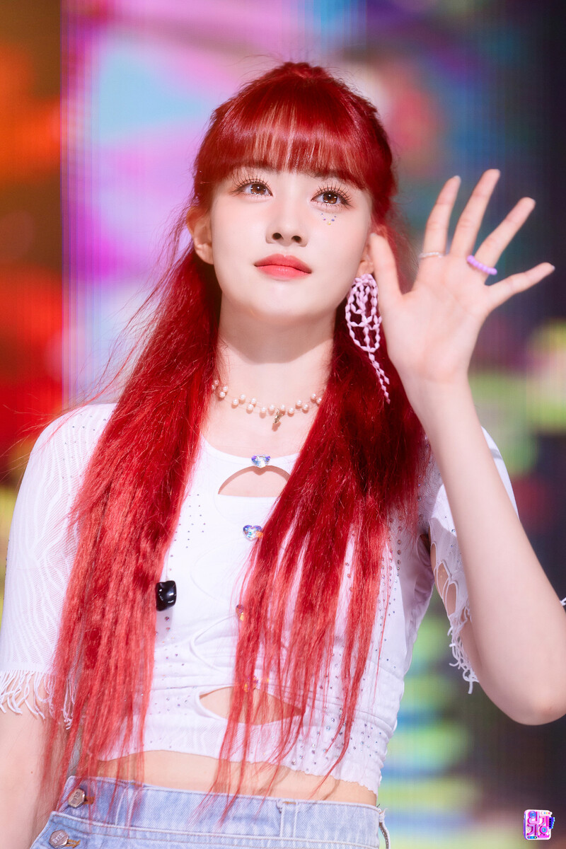 220807 STAYC Yoon 'BEAUTIFUL MONSTER' at Inkigayo documents 17