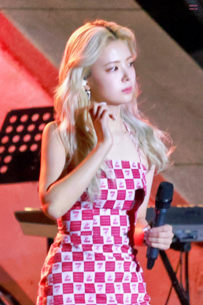 230525 ITZY Lia - Korea University Festival documents 4