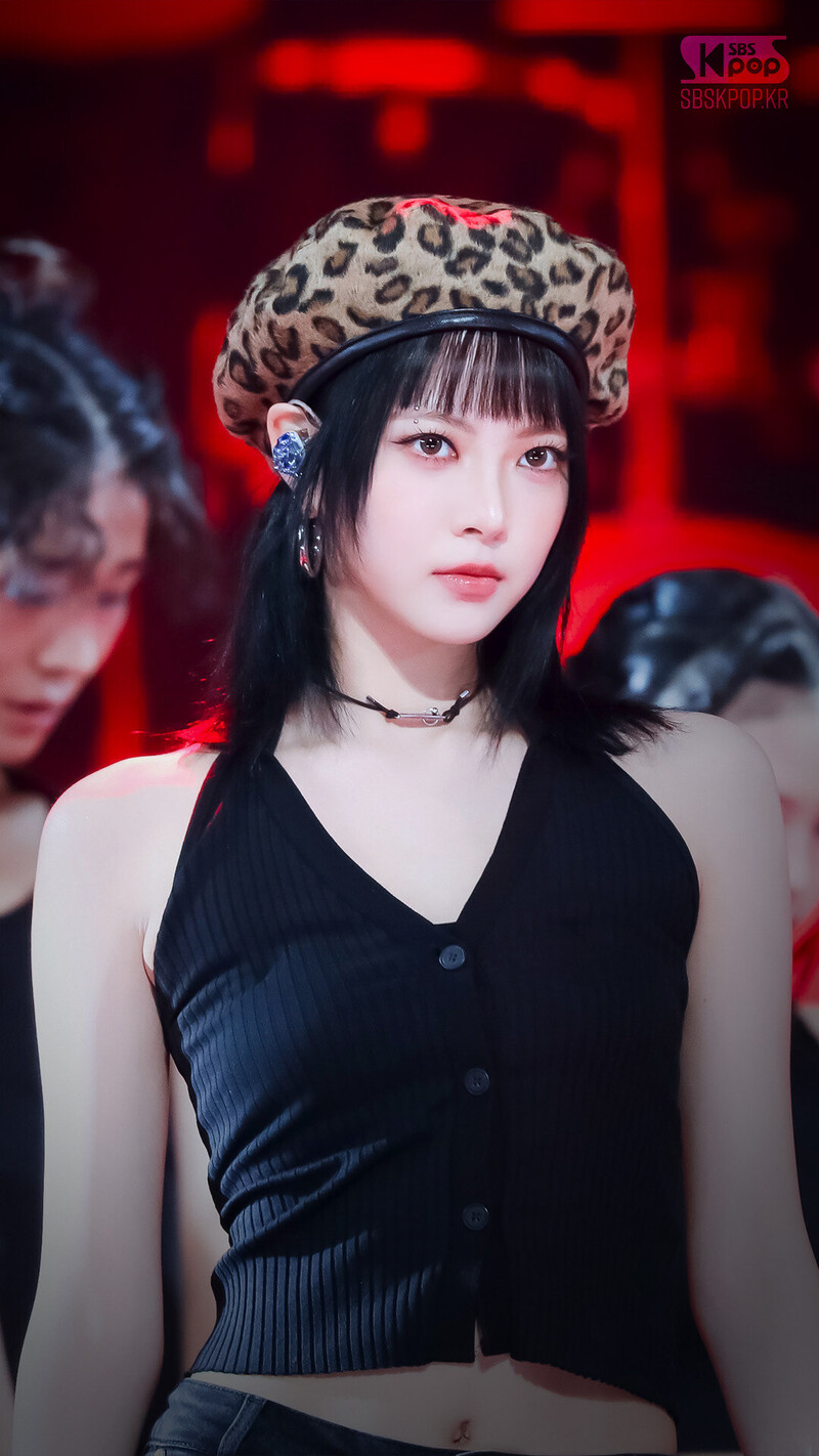 240901 LE SSERAFIM Eunchae - 'Crazy' + '1-800-hot-n-fun' at Inkigayo documents 4