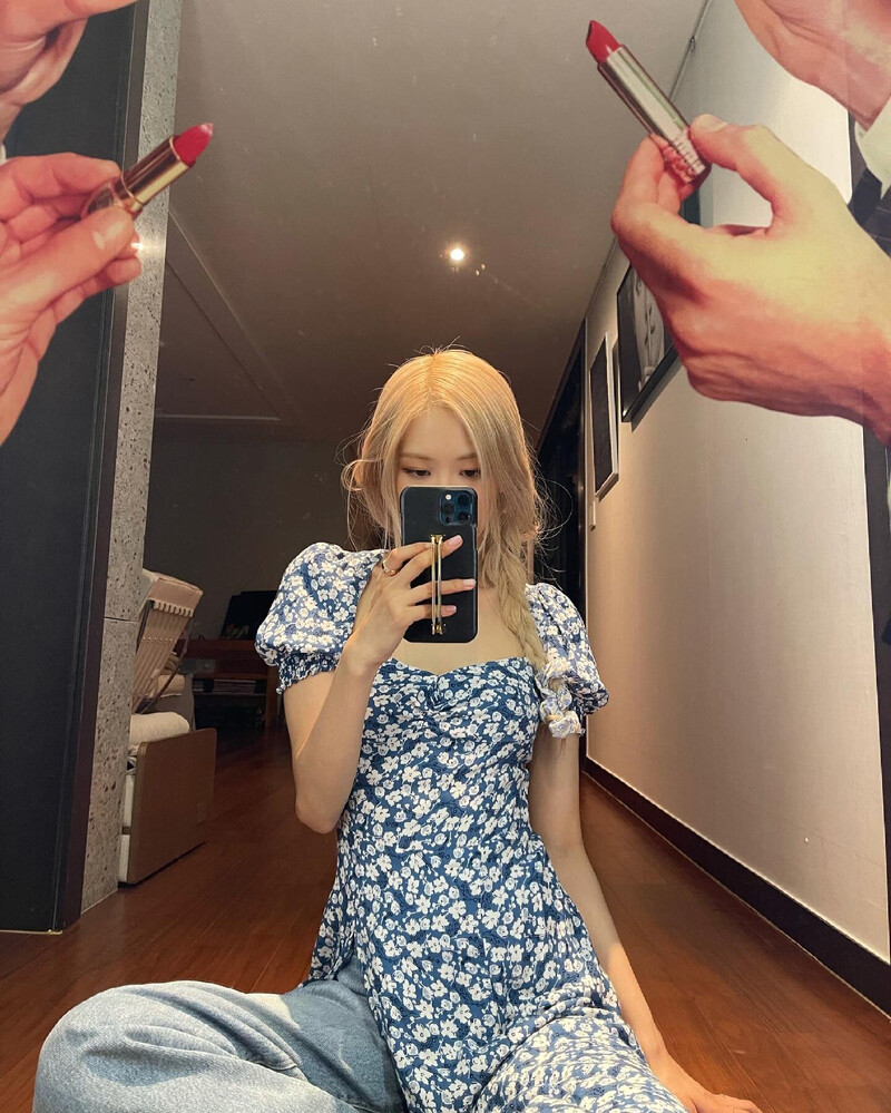 210628 - ROSÉ Instagram Update documents 3