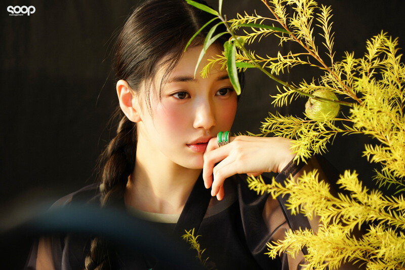 240108 SOOP Naver Post - Suzy - Elle Korea January Issue Photoshoot Behind documents 7