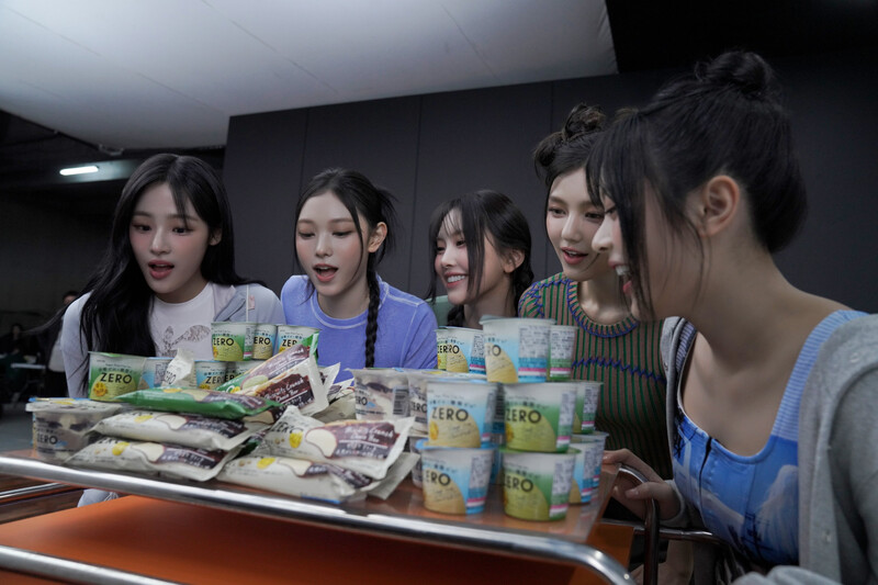 240509 NewJeans - 'This is Delicious ZERO Chocolate Edition/Ice Edition' TV Commercial Behind documents 4