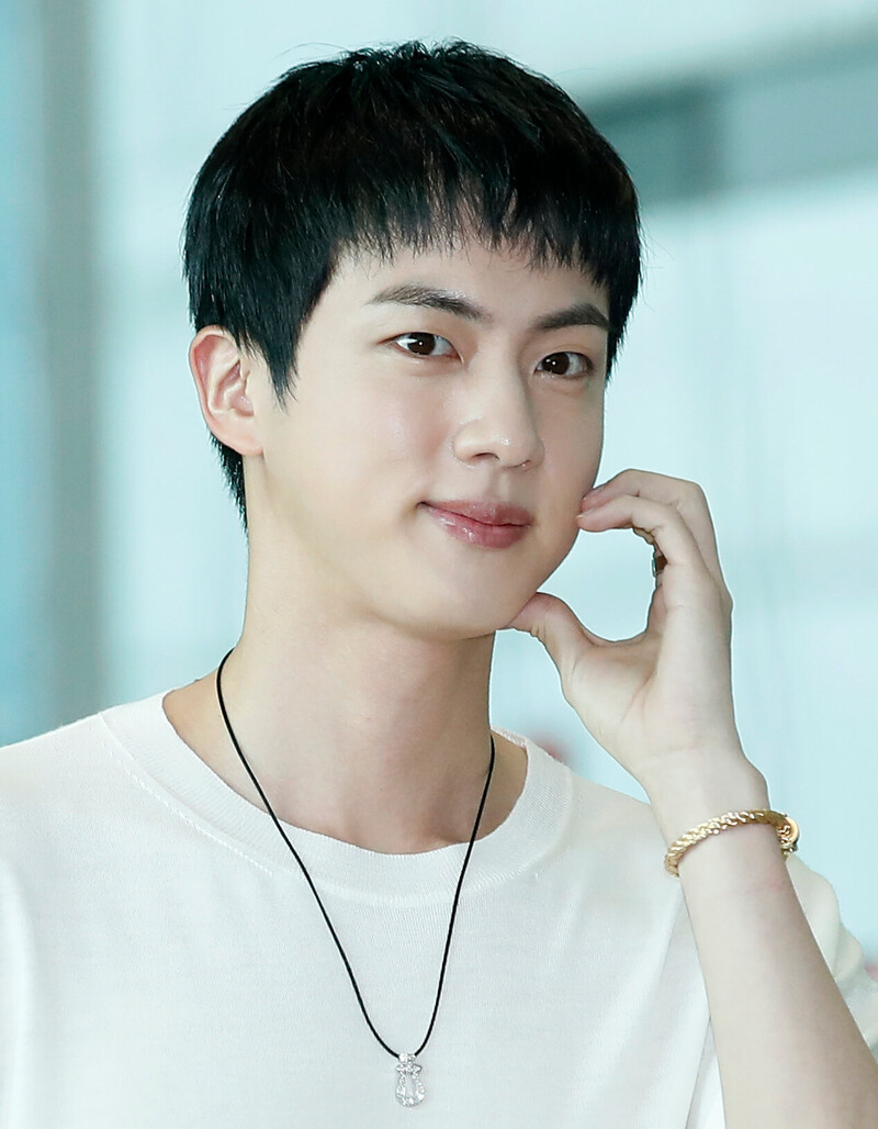 240711 BTS Jin at Incheon International Airport documents 4