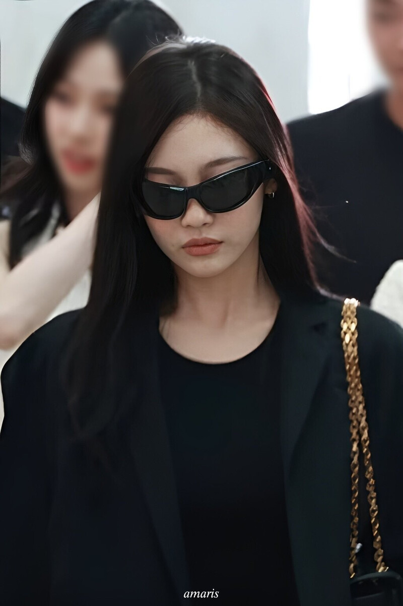 240808 aespa Ningning at Incheon International Airport documents 1