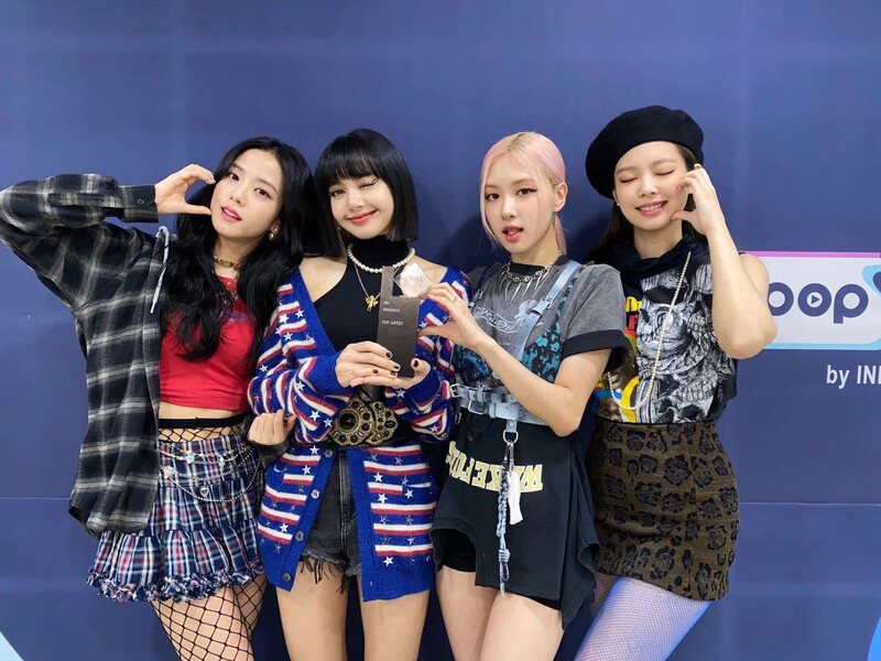 BLACKPINK-EkCQXFbUwAAxa45-20201011-03-37.jpg