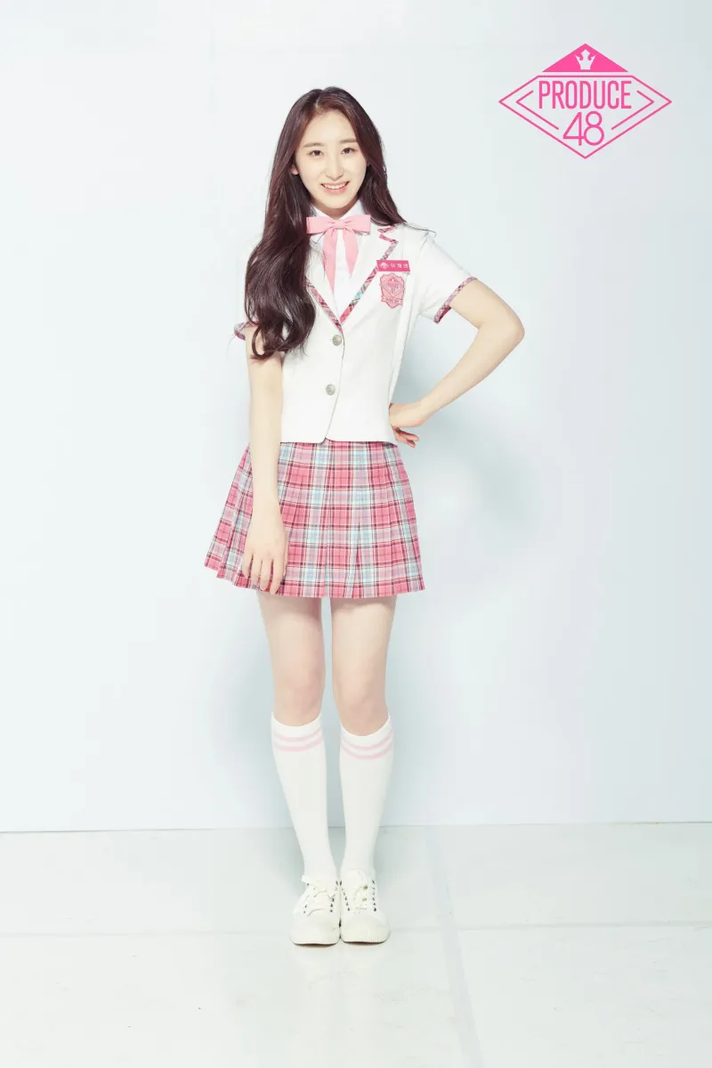 Lee_Chaeyeon_Produce_48_promotional_photo_1.jpg