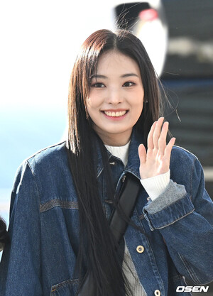 221127 NMIXX Jinni at Incheon airport departure to Japan for 2022 MAMA AWARDS