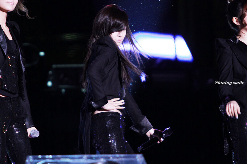 111002 Girls' Generation Tiffany at Busan Power Concert documents 5