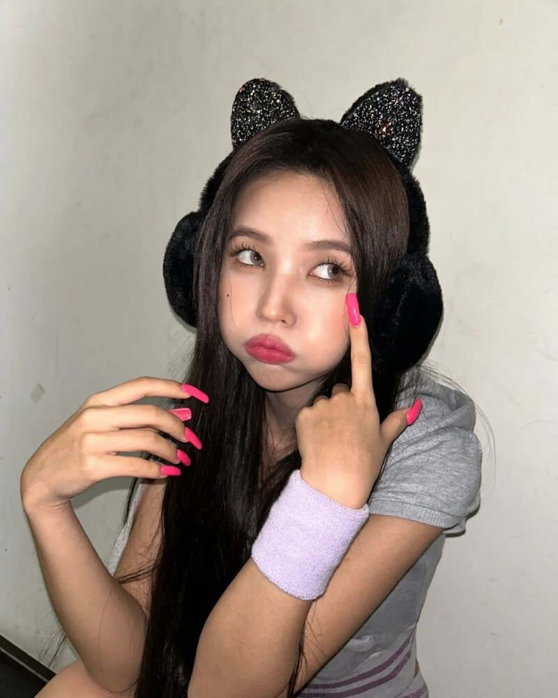 230519 - (G)I-DLE Soyeon Instagram Update documents 1