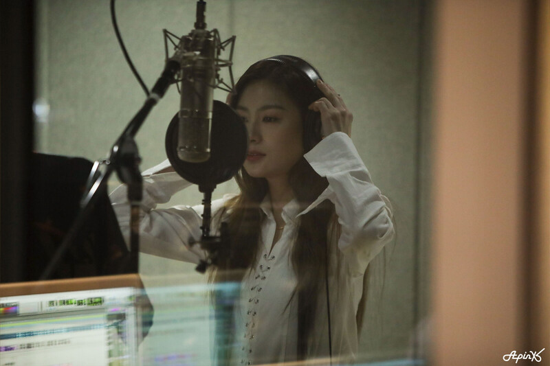 220420 IST Naver post - APINK 'I want you to be happy' recording behind documents 7