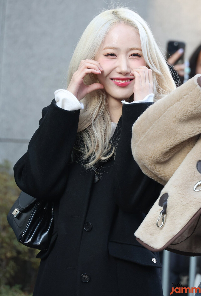 231110 VIVIZ SinB - Music Bank Commute documents 1