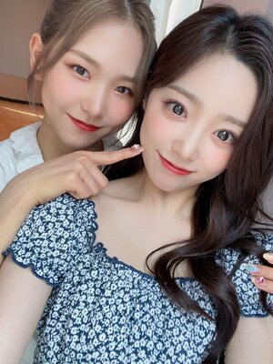 210621 - LIGHTSUM Twitter Update with HINA and HUIYEON