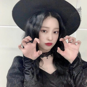 201031 IZ*ONE Twitter Update - Minju Halloween Costume