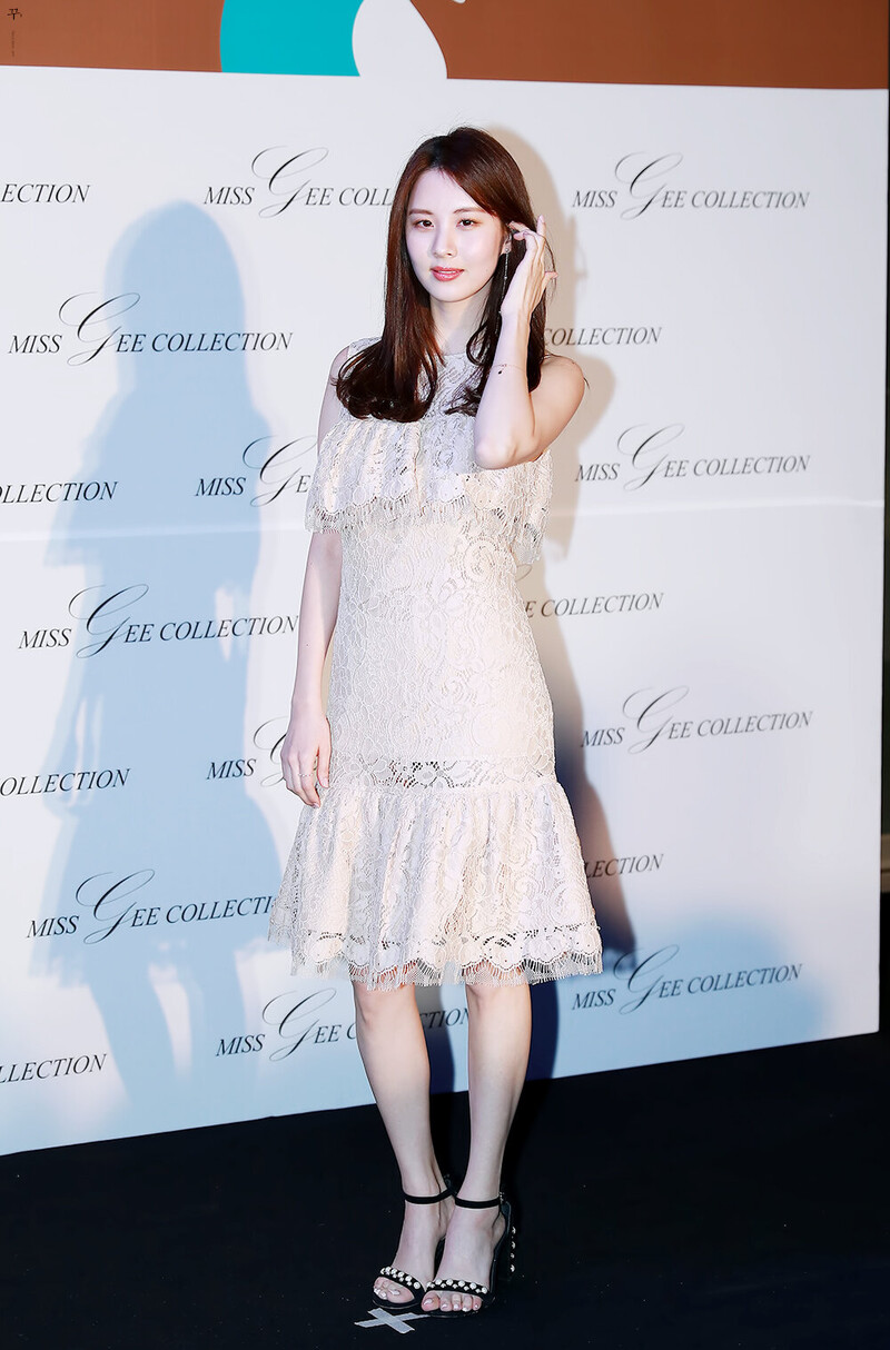 180322 Girls' Generation Seohyun at Seoul Fashion Week 'Miss Gee Collection' documents 2
