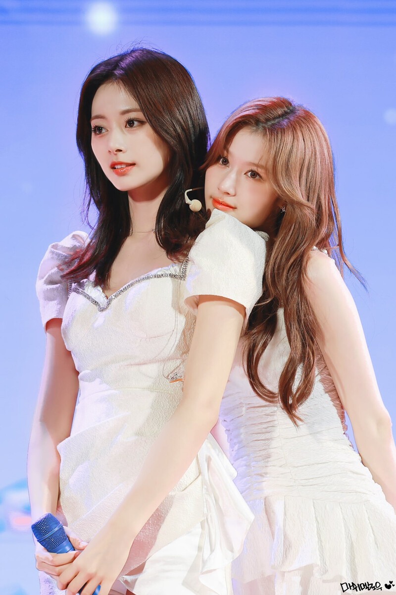 231014 Twice Sana & Tzuyu - Lotte Duty Free All Night Party 