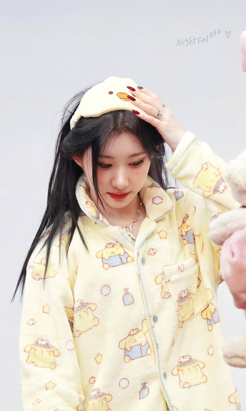 240114 ITZY Chaeryeong - Soundwave Fansign Event documents 9