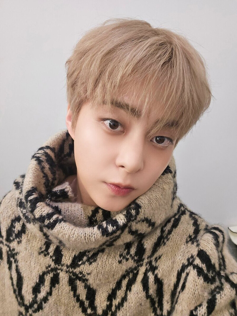 240904 Xiumin Weverse Update - ARENA Homme+ Korea Behind Photo documents 5