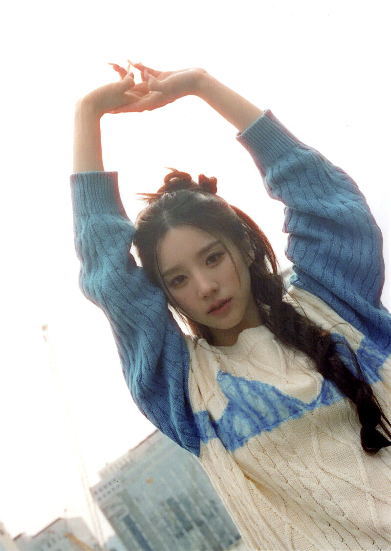 HEEJIN -  1st Mini Album "K" (B Ver.) [SCANS] documents 8