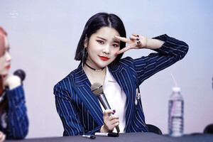 180310 Weki Meki Rina at Seocho 'Lucky' Fansign