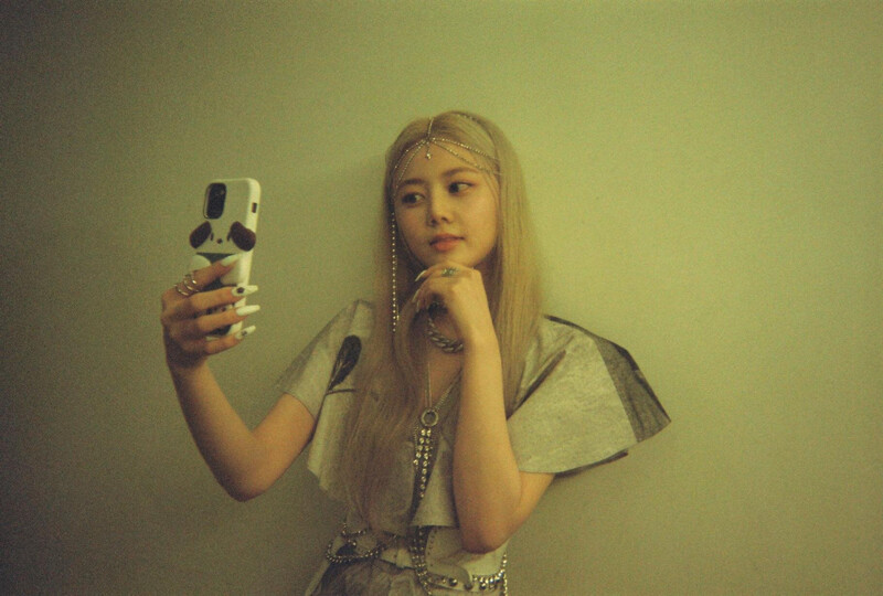 220712 XG Weverse Update - XG "MASCARA" Photoshoot | Behind Photo (film Ver.) documents 2